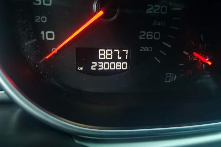 Used Audi Q7 2013 35 TDI Leading Model Odometer Close Up