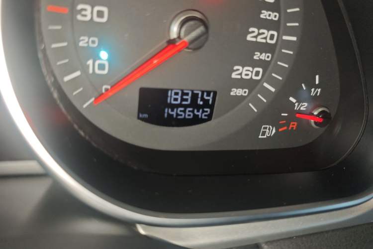 Used Audi Q7 2013 40 TFSI Technology Edition Odometer Close Up