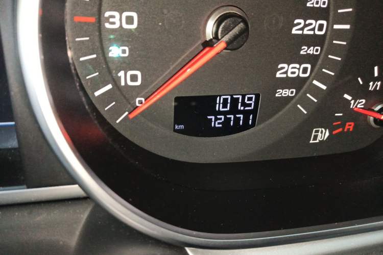 Used Audi Q7 2013 35 TFSI Technology Edition Odometer Close Up
