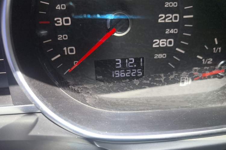 Used Audi Q7 2013 35 TFSI Ambition Edition Odometer Close Up