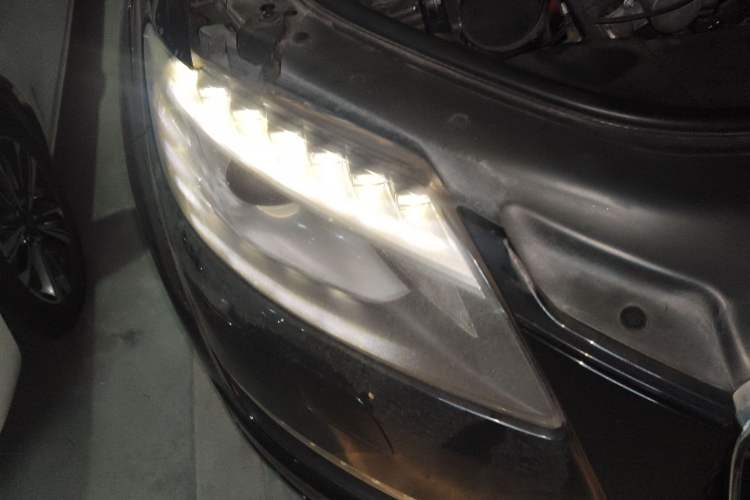 Used Audi Q7 2013 35 TFSI Technology Edition Right Front Headlight