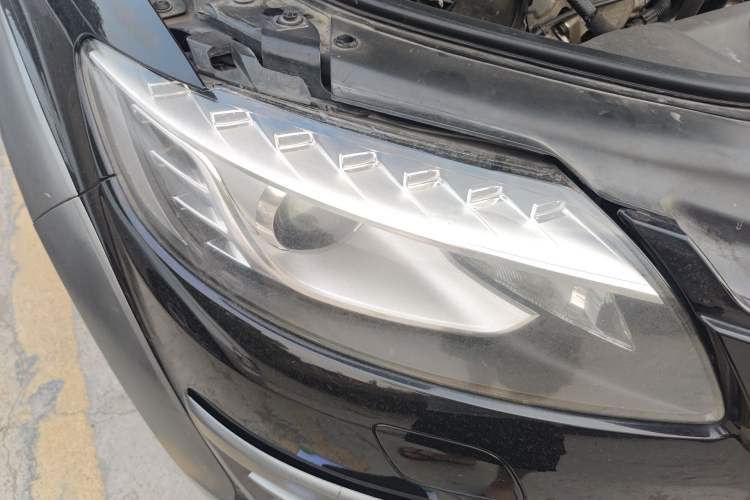 Used Audi Q7 2013 35 TFSI Comfort Model Right Front Headlight