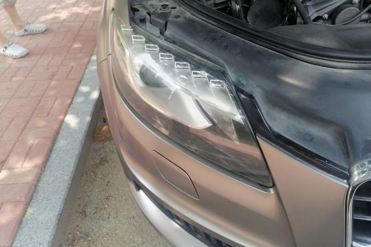 Used Audi Q7  Right Front Headlight