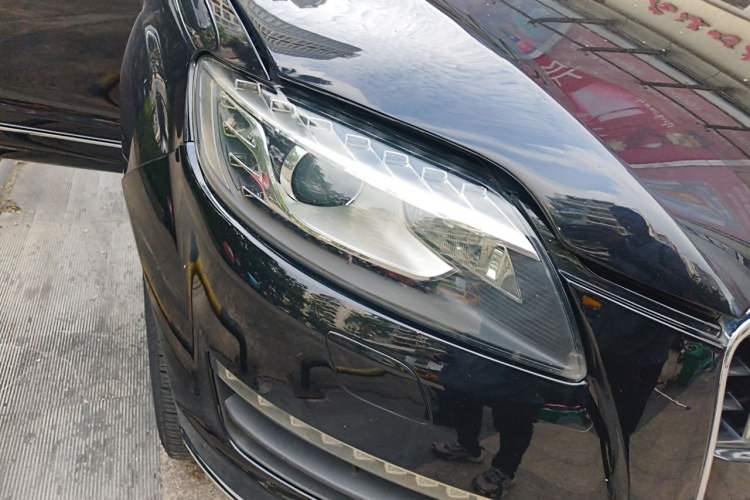Used Audi Q7  Right Front Headlight