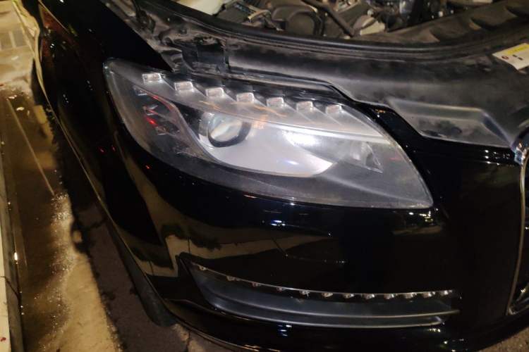 Used Audi Q7  Right Front Headlight