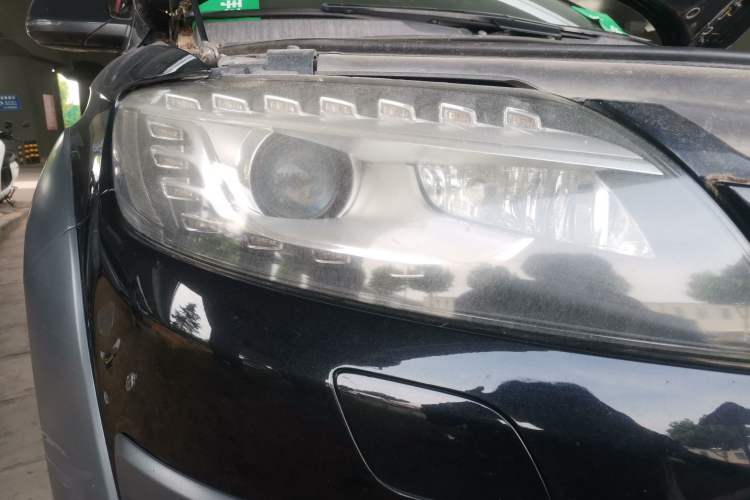 Used Audi Q7 2013 35 TFSI Comfort Model Right Front Headlight