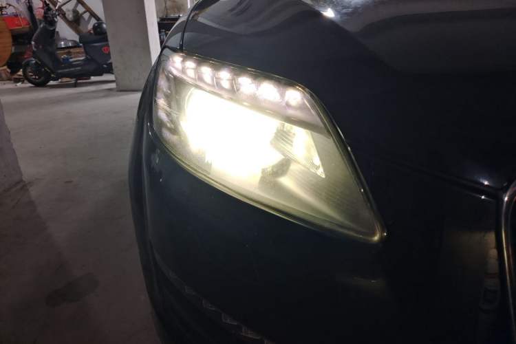 Used Audi Q7 2013 35 TFSI Ambition Edition Right Front Headlight