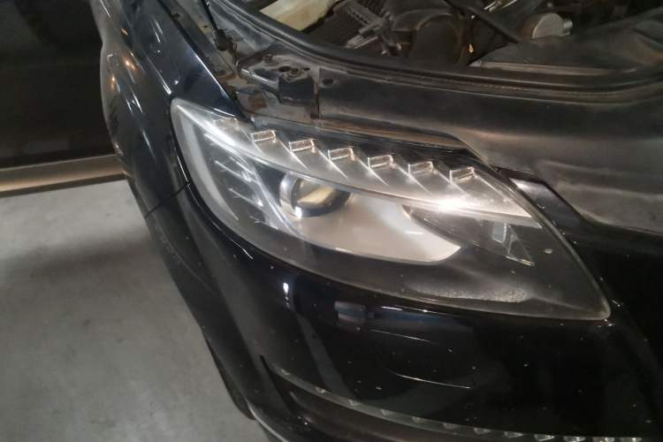 Used Audi Q7  Right Front Headlight