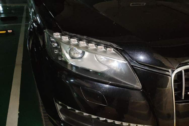 Used Audi Q7 2013 35 TFSI Comfort Model Right Front Headlight