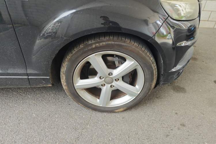Used Audi Q7 2013 35 TDI Exclusive Edition Right Front Wheel Hub
