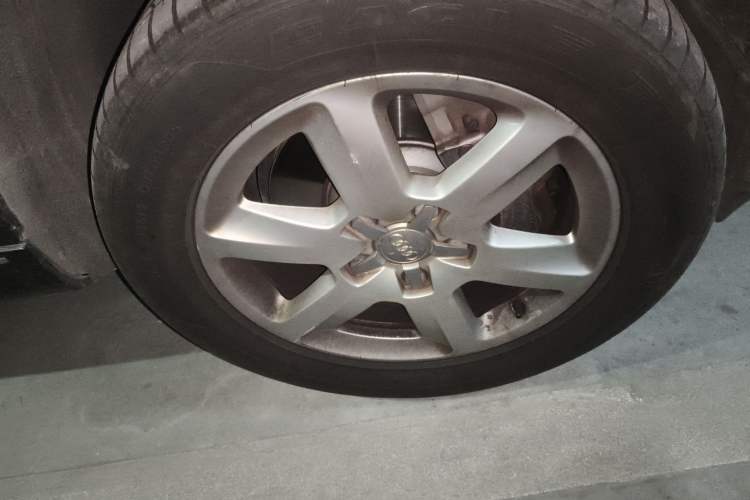 Used Audi Q7 2013 35 TFSI Technology Edition Right Front Wheel Hub