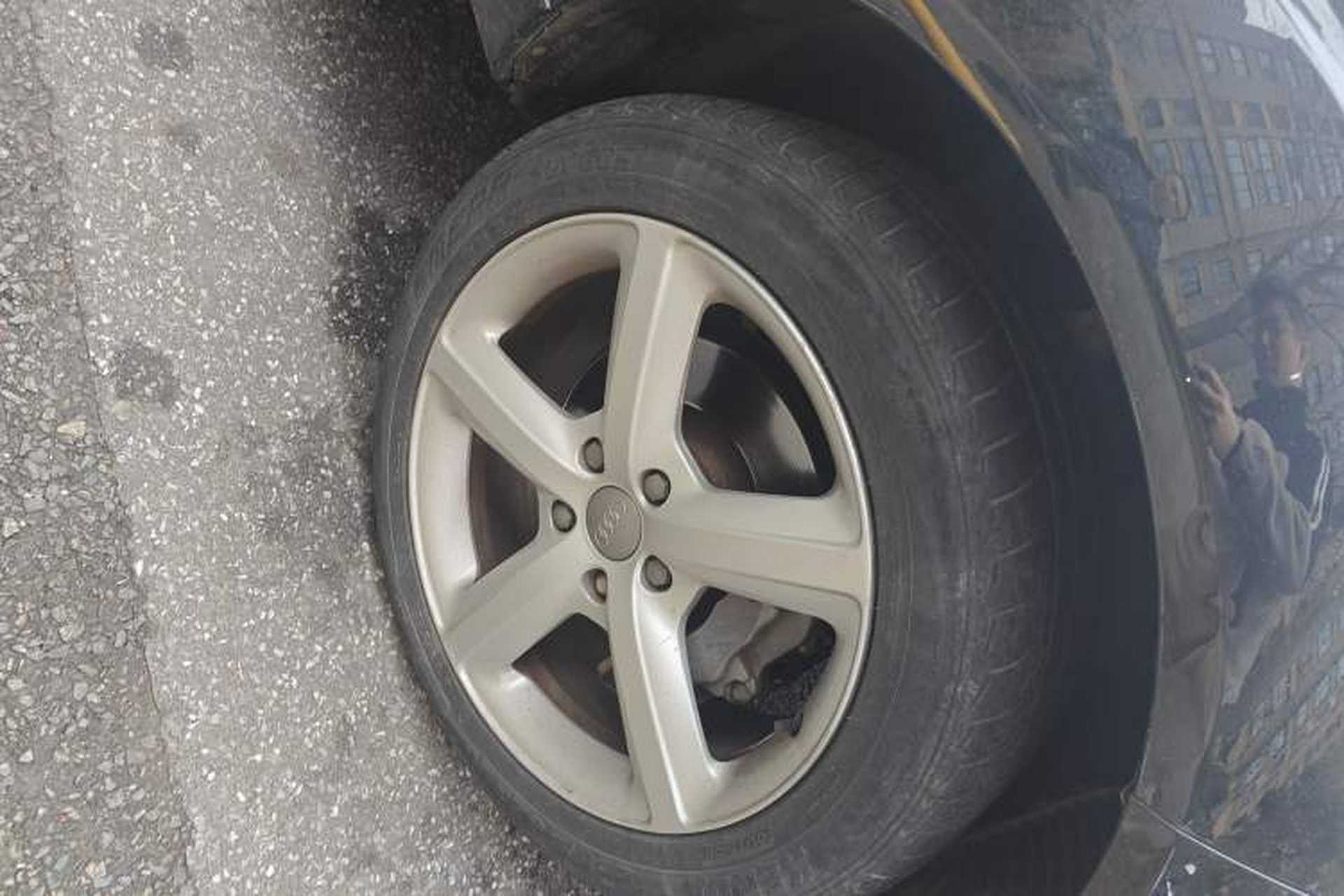 Used Audi Q7  Right Front Wheel Hub