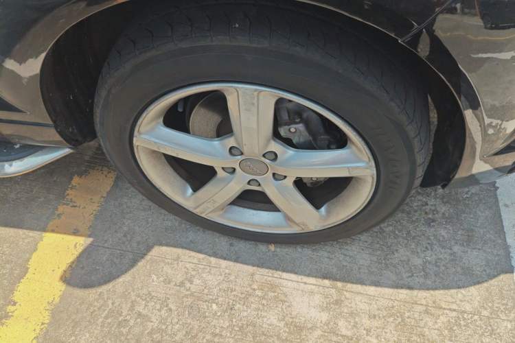 Used Audi Q7 2013 35 TFSI Technology Edition Right Front Wheel Hub