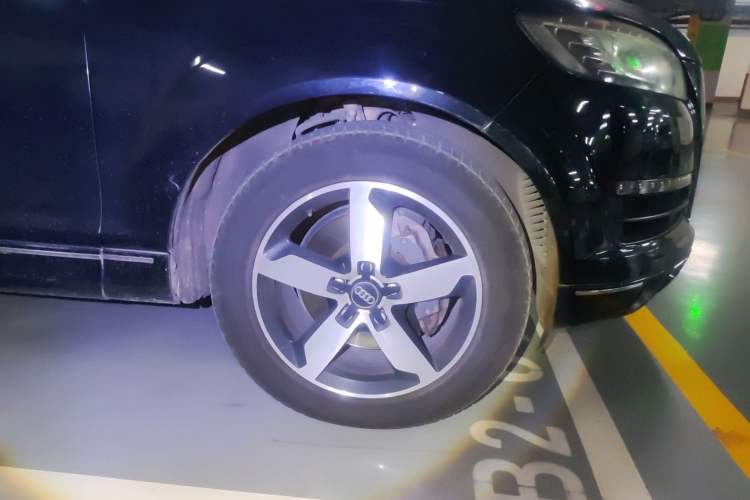 Used Audi Q7 2013 35 TDI Leading Model Right Front Wheel Hub