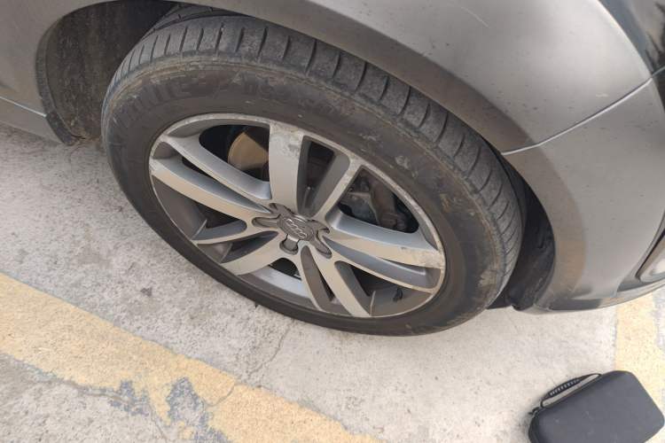 Used Audi Q7 2013 35 TFSI Comfort Model Right Front Wheel Hub