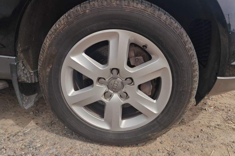 Used Audi Q7 2013 35 TFSI Ambition Edition Right Front Wheel Hub