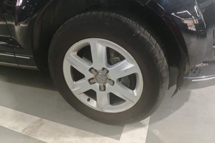 Used Audi Q7 2013 35 TFSI Technology Edition Right Front Wheel Hub