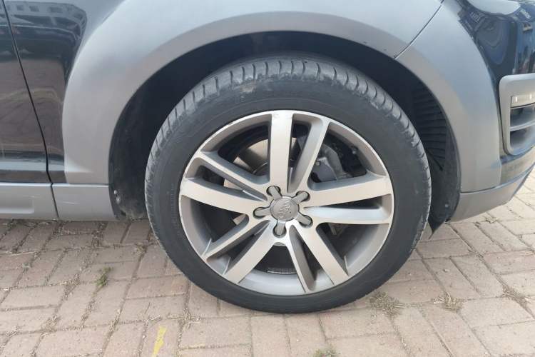 Used Audi Q7 2013 35 TDI Exclusive Edition Right Front Wheel Hub