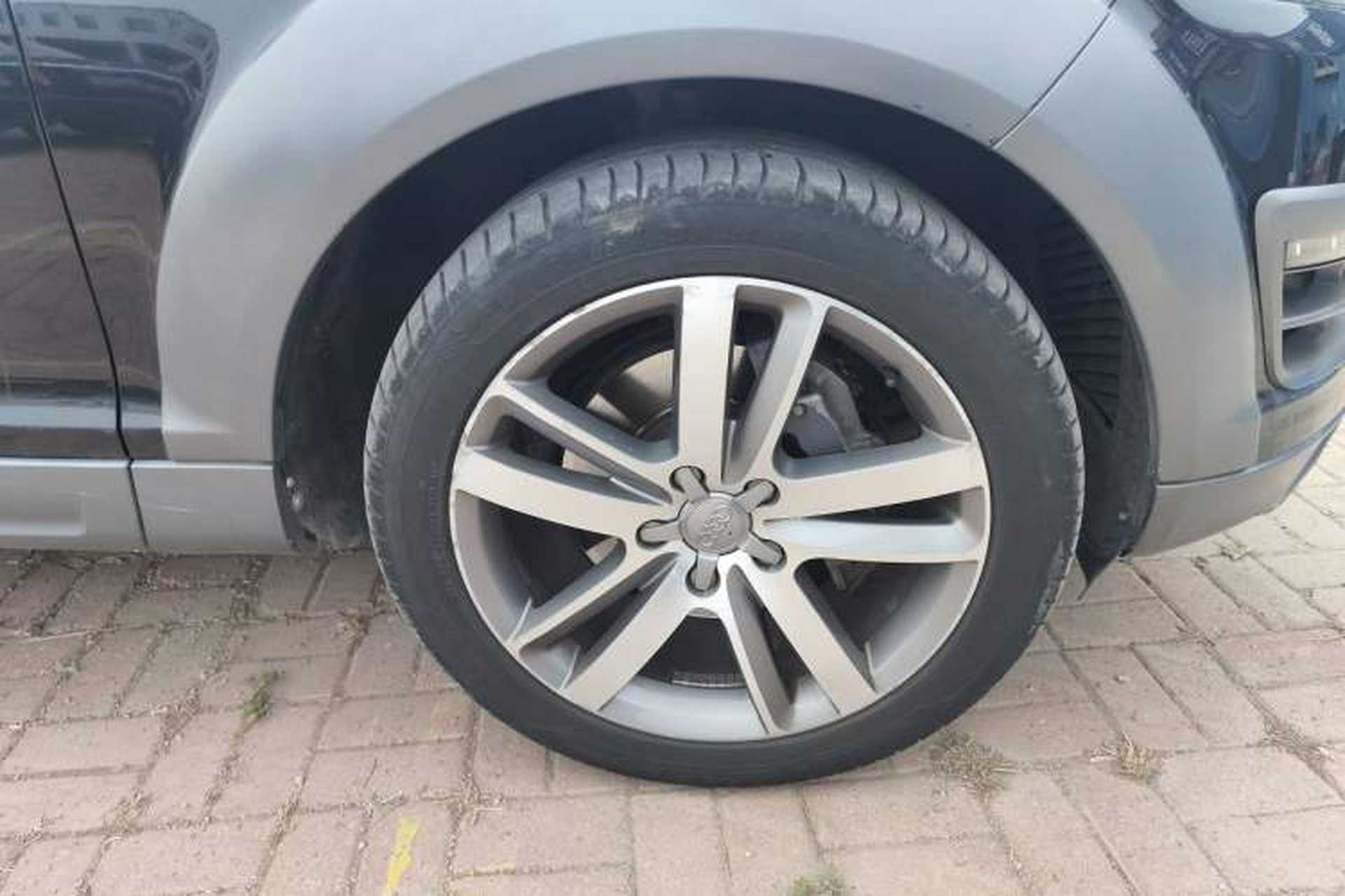 Used Audi Q7 2013 35 TDI Exclusive Edition Right Front Wheel Hub