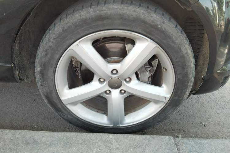 Used Audi Q7 2013 35 TDI Leading Model Right Front Wheel Hub