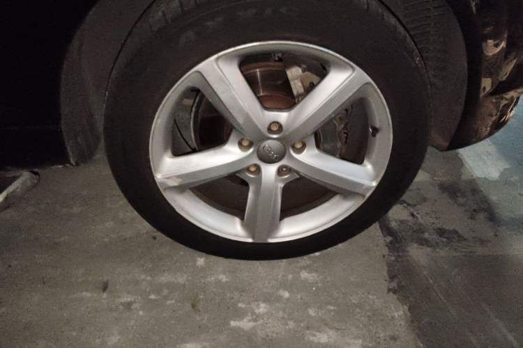 Used Audi Q7 2013 35 TFSI Technology Edition Right Front Wheel Hub