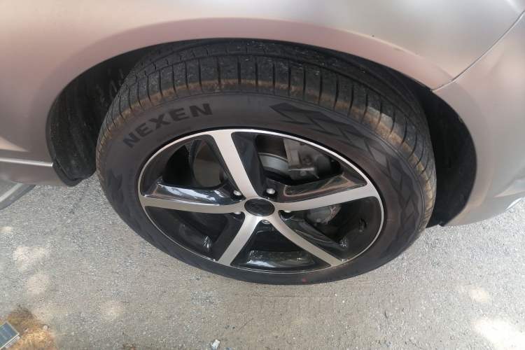Used Audi Q7  Right Front Wheel Hub