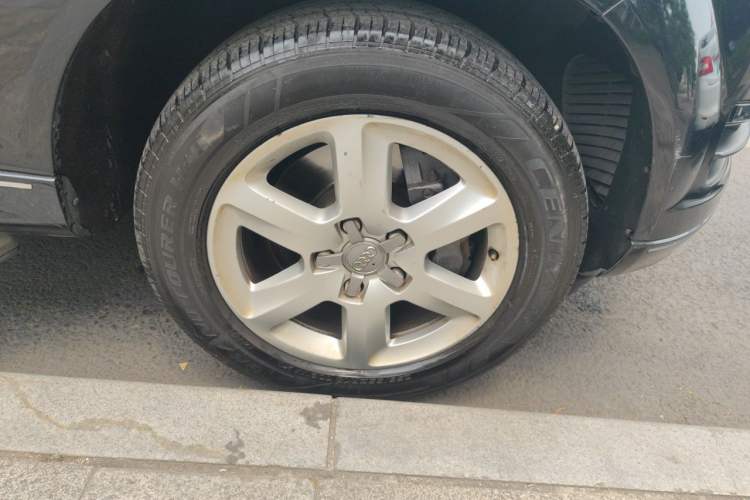 Used Audi Q7 2013 35 TFSI Technology Edition Right Front Wheel Hub