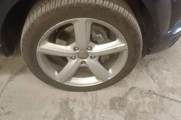 Used Audi Q7 2013 35 TFSI Technology Edition Right Front Wheel Hub
