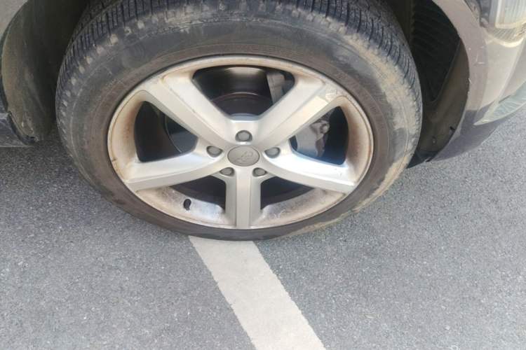 Used Audi Q7 2013 35 TFSI Technology Edition Right Front Wheel Hub