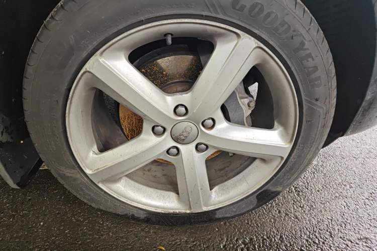 Used Audi Q7 2013 35 TFSI Ambition Edition Right Front Wheel Hub