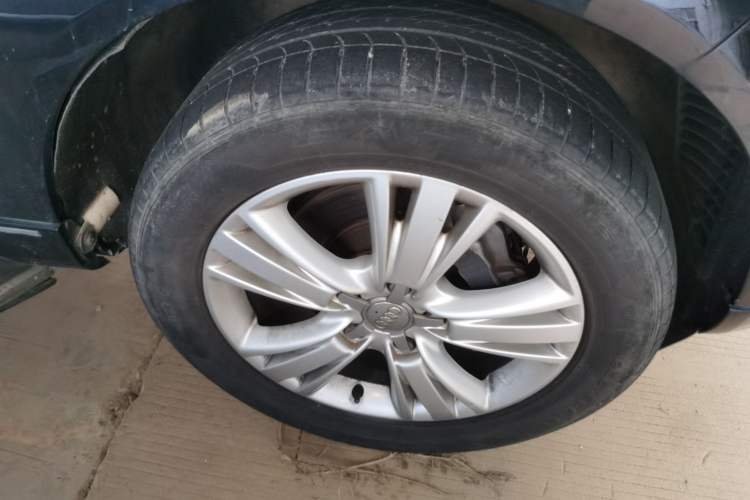 Used Audi Q7 2013 35 TFSI Comfort Model Right Front Wheel Hub