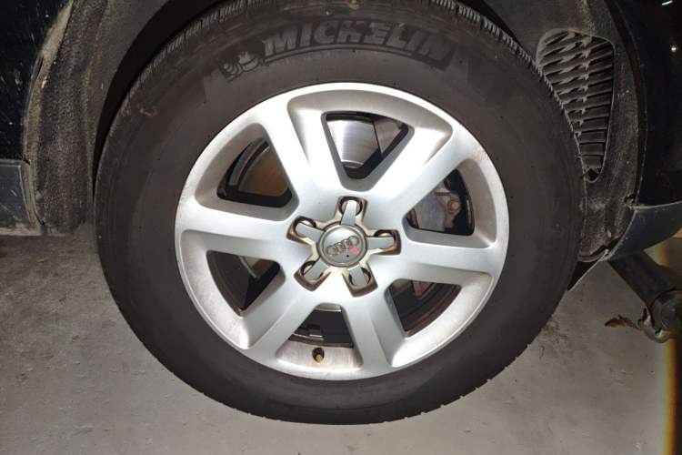 Used Audi Q7 2013 35 TFSI Ambition Edition Right Front Wheel Hub