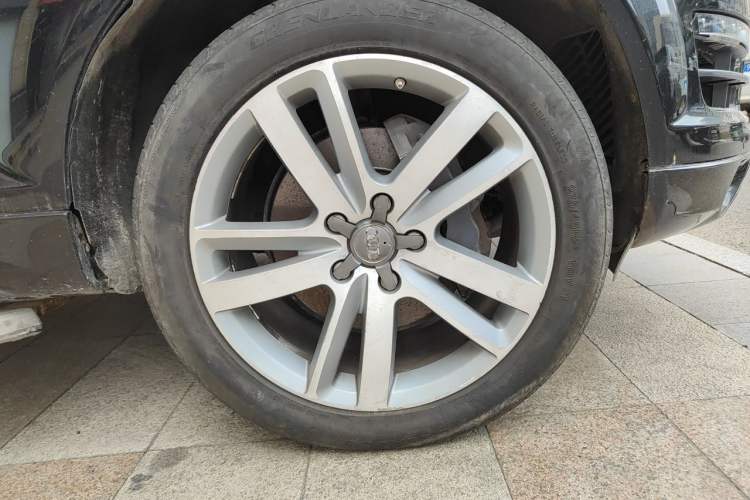 Used Audi Q7 2013 35 TFSI Ambition Edition Right Front Wheel Hub