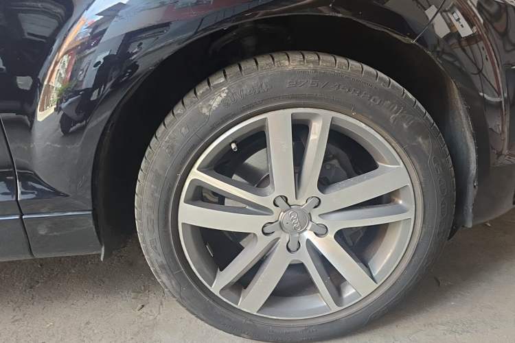 Used Audi Q7  Right Front Wheel Hub