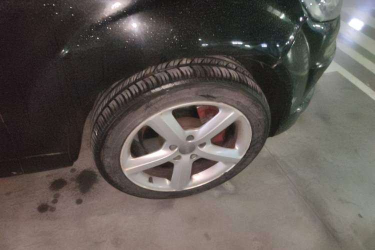 Used Audi Q7 2013 35 TFSI Technology Edition Right Front Wheel Hub
