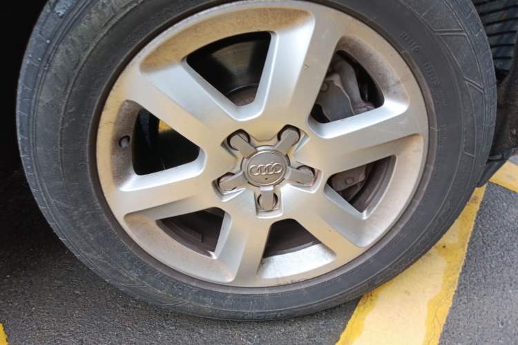 Used Audi Q7 2013 35 TFSI Technology Edition Right Front Wheel Hub