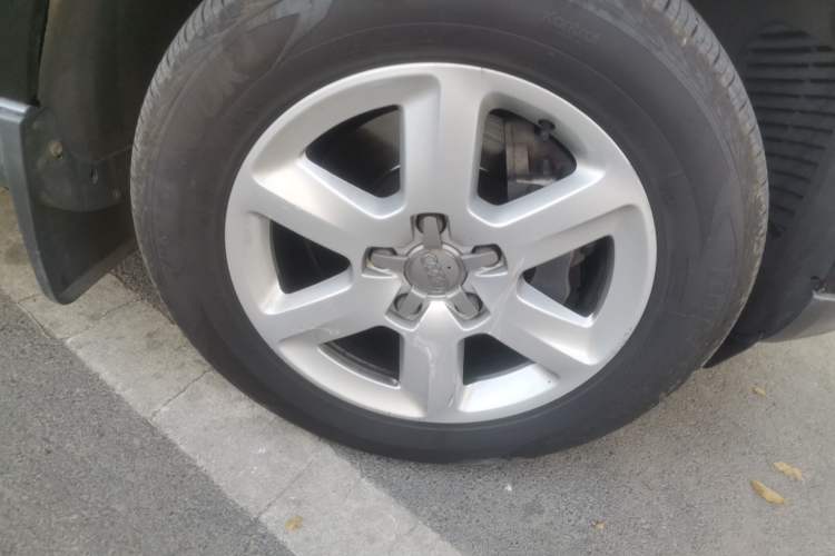 Used Audi Q7 2013 35 TFSI Ambition Edition Right Front Wheel Hub