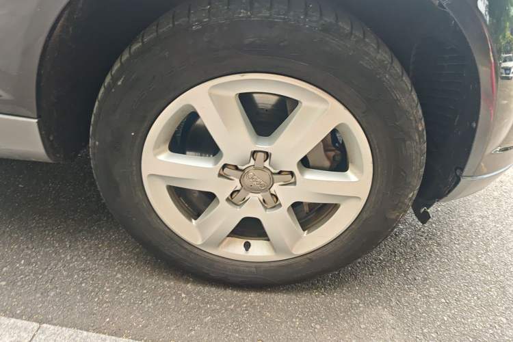 Used Audi Q7 2013 35 TFSI Ambition Edition Right Front Wheel Hub