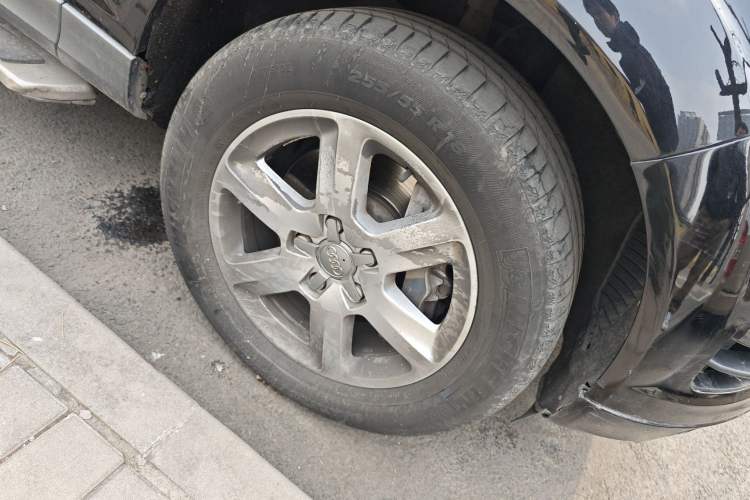 Used Audi Q7 2013 35 TFSI Ambition Edition Right Front Wheel Hub
