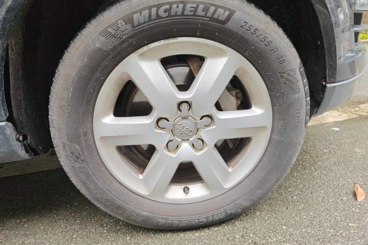 Used Audi Q7 2013 35 TFSI Ambition Edition Right Front Wheel Hub