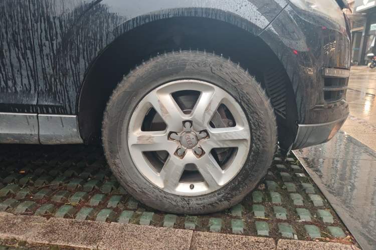 Used Audi Q7 2013 35 TFSI Ambition Edition Right Front Wheel Hub