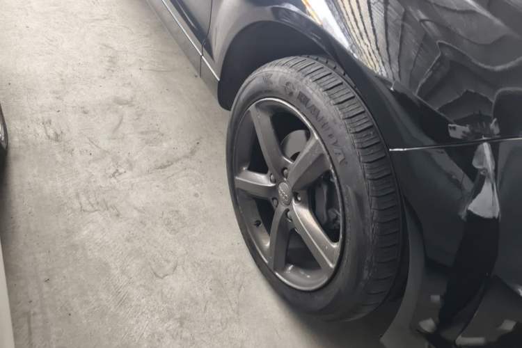 Used Audi Q7 2013 35 TDI Leading Model Right Front Wheel Hub