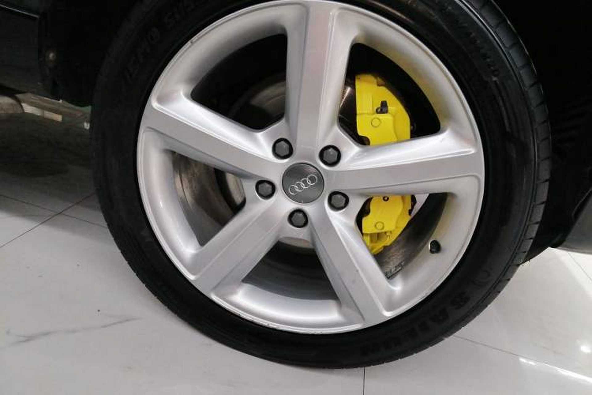 Used Audi Q7 2013 35 TDI Leading Model Right Front Wheel Hub