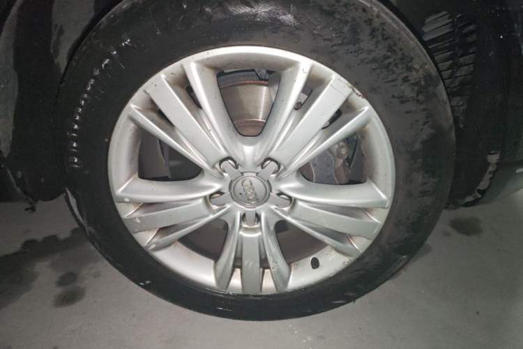 Used Audi Q7 2013 35 TFSI Comfort Model Right Front Wheel Hub