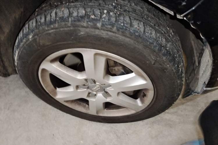 Used Audi Q7 2013 35 TFSI Ambition Edition Right Front Wheel Hub