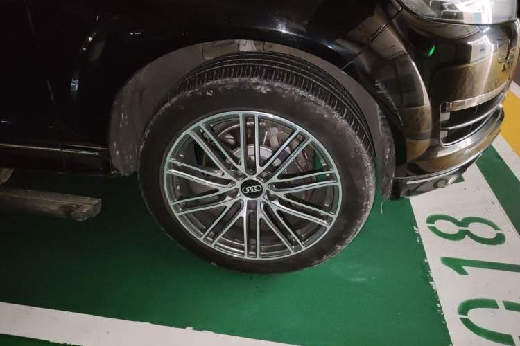 Used Audi Q7 2013 35 TFSI Comfort Model Right Front Wheel Hub