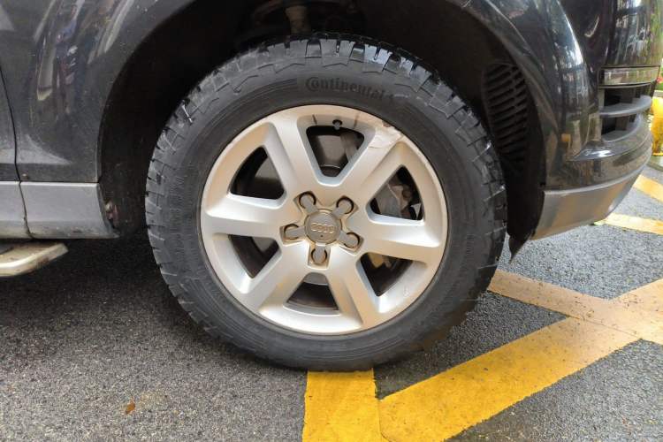 Used Audi Q7 2013 35 TFSI Ambition Edition Right Front Wheel Hub