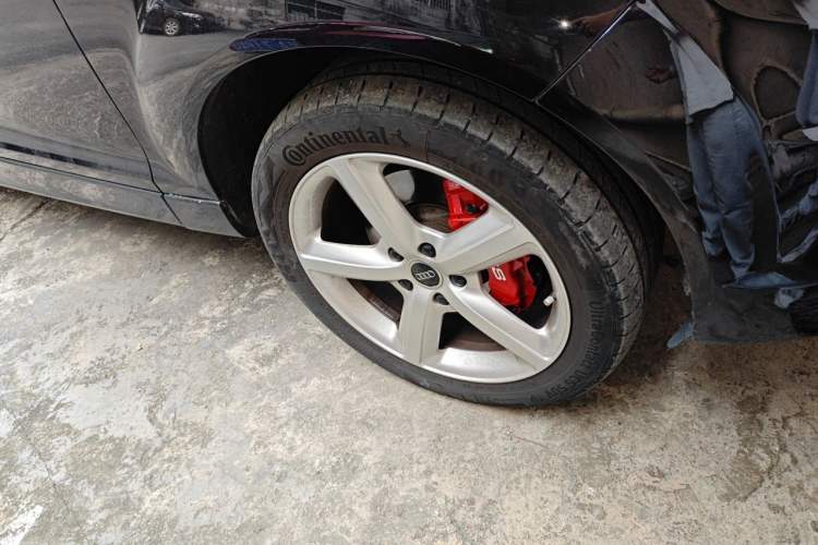 Used Audi Q7 2013 35 TFSI Technology Edition Right Front Wheel Hub