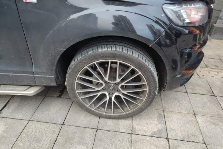 Used Audi Q7 2013 35 TFSI Ambition Edition Right Front Wheel Hub