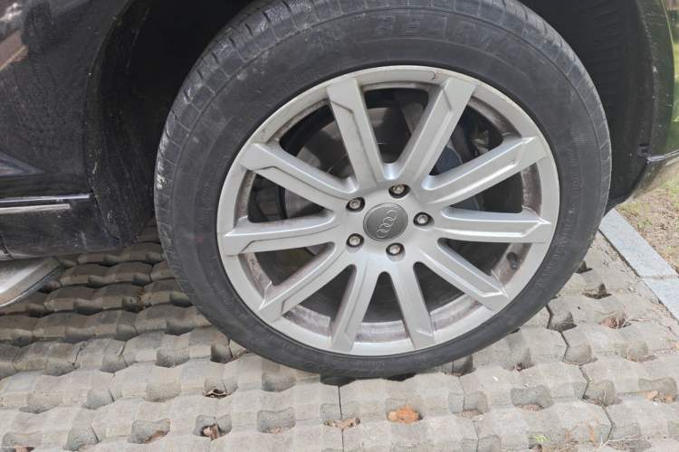 Used Audi Q7 2013 35 TFSI Technology Edition Right Front Wheel Hub